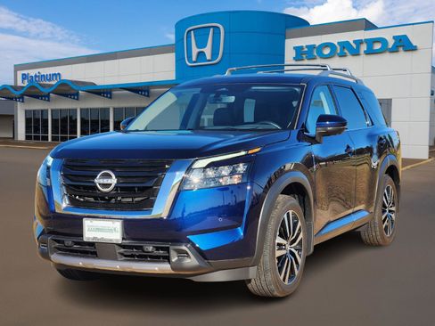 Used 2025 Nissan Pathfinder Platinum w/ Cargo Package image 2