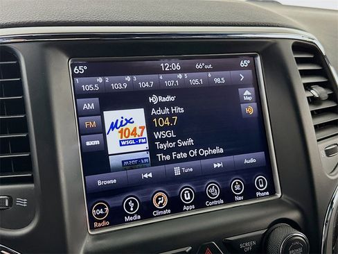 Used 2018 Jeep Grand Cherokee Altitude image 15