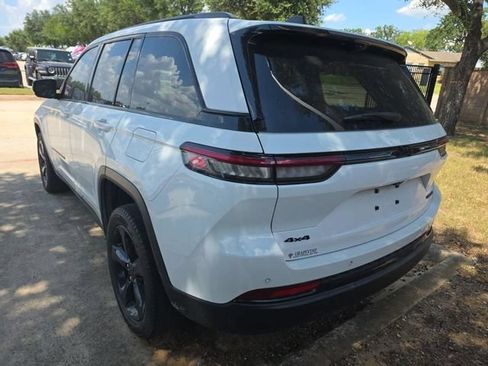 Used 2023 Jeep Grand Cherokee Limited w/ Luxury Tech Group II AWD/4WD image 12