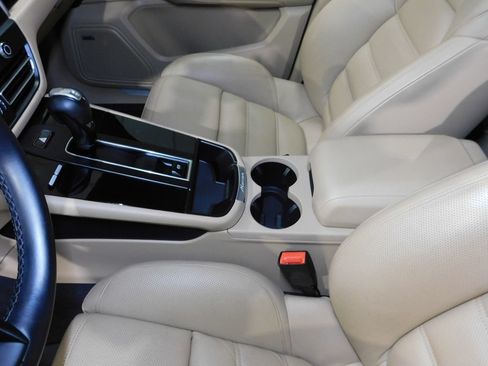Used 2023 Porsche Macan S AWD/4WD image 44