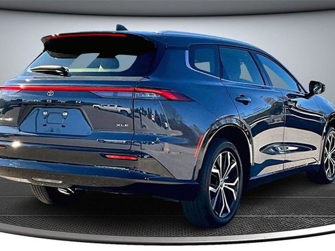 Used 2025 Toyota Crown Signia image 6