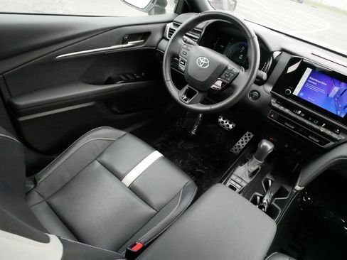 Certified 2025 Toyota Camry SE FWD image 9