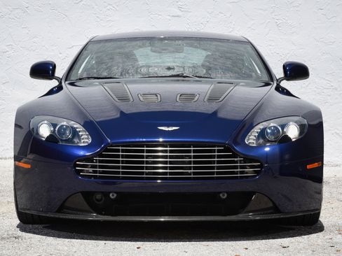 Used 2011 Aston Martin V12 Vantage Coupe RWD image 11