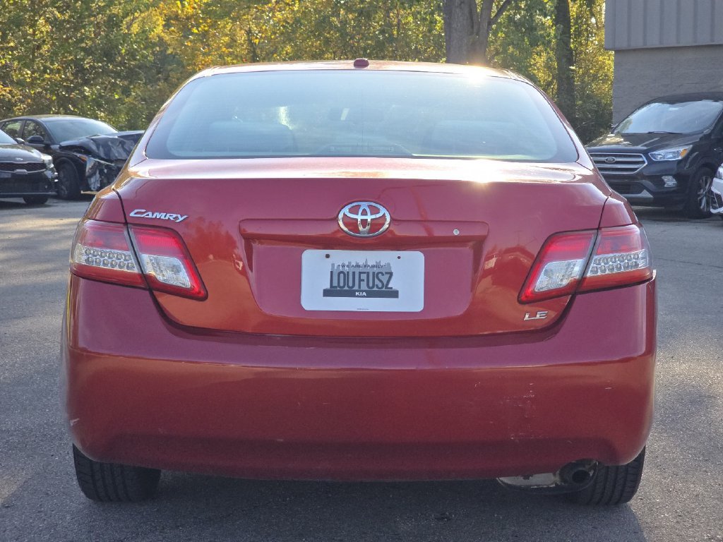 Used 2011 Toyota Camry LE FWD image 11
