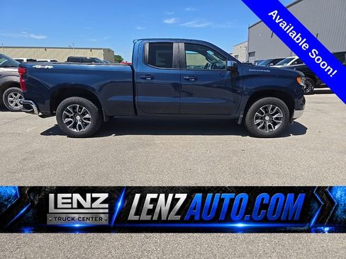 Used 2022 Chevrolet Silverado 1500 LT AWD/4WD image 1