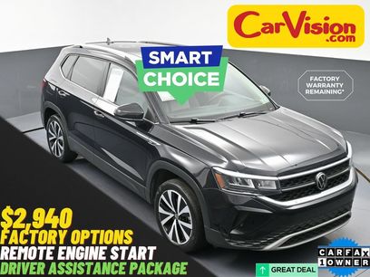 Used 2022 Volkswagen Taos SE w/ Panoramic Sunroof Package