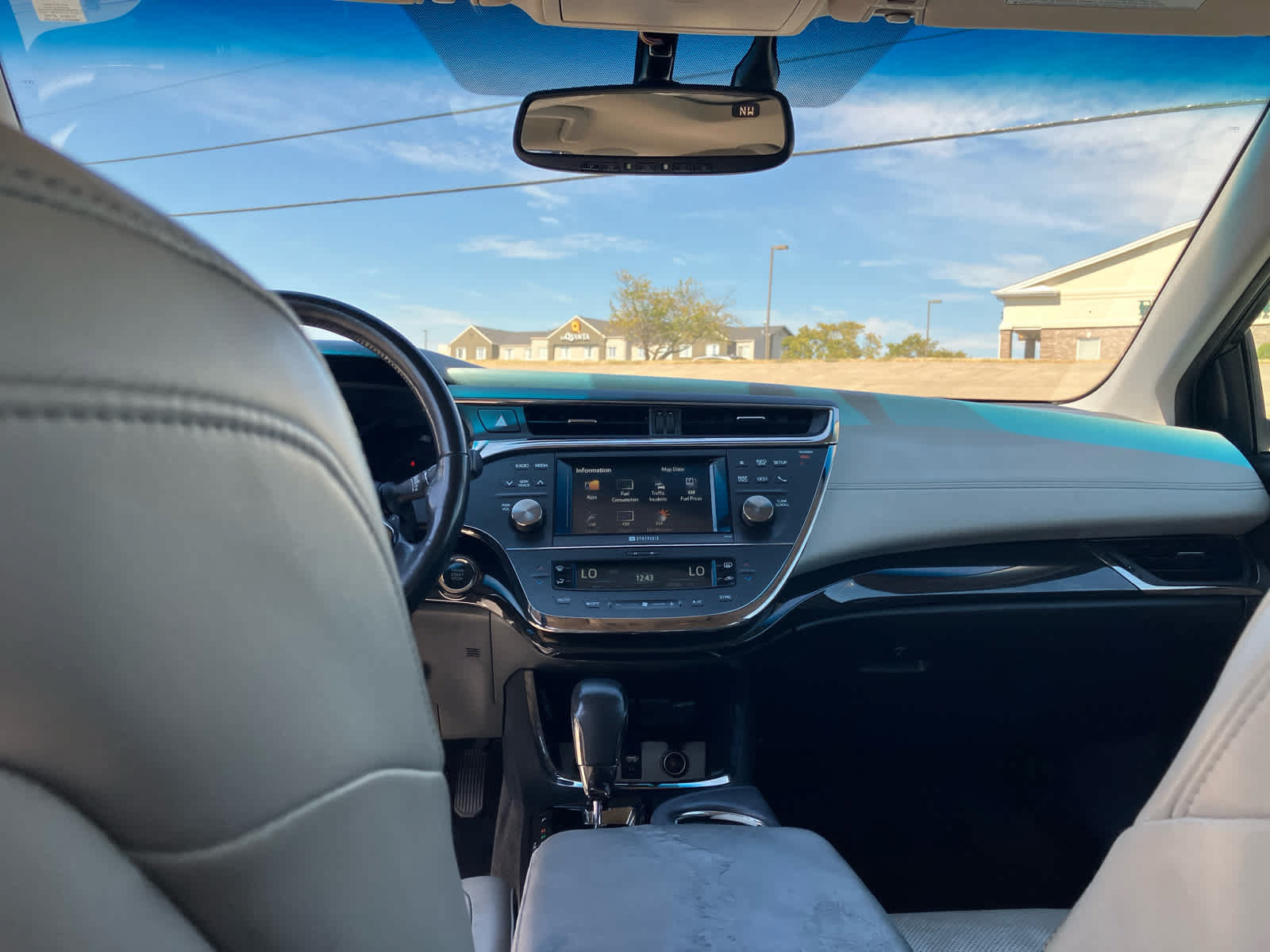 Used 2014 Toyota Avalon Limited FWD image 27