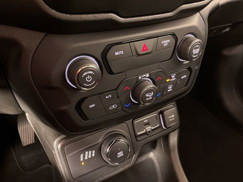 Used 2020 Jeep Renegade Latitude image 30