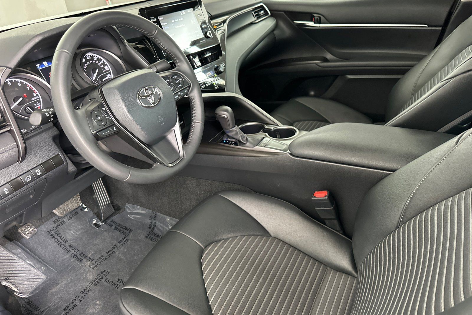 Used 2024 Toyota Camry SE FWD image 10