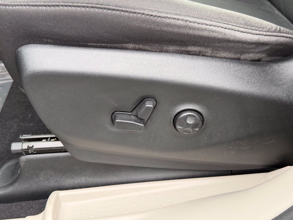 Used 2017 Chrysler Pacifica Touring Plus w/ Tire & Wheel Group FWD image 24