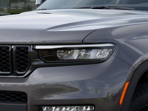 New 2025 Jeep Grand Cherokee L Limited w/ Black Appearance Package AWD/4WD image 10