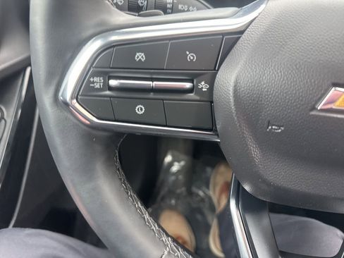 Used 2025 Chevrolet Equinox LT image 11