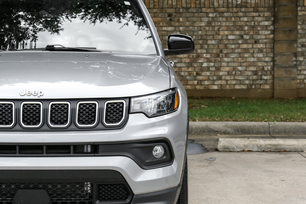 Used 2023 Jeep Compass Latitude AWD/4WD image 59
