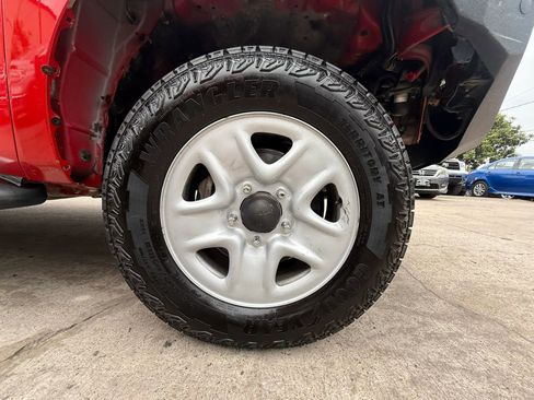 Used 2011 Toyota Tundra 4x4 CrewMax w/ SR5 Pkg image 21