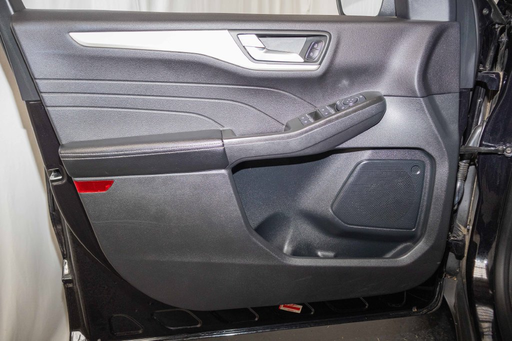 Used 2021 Ford Escape SE w/ Cold Weather Package FWD image 9