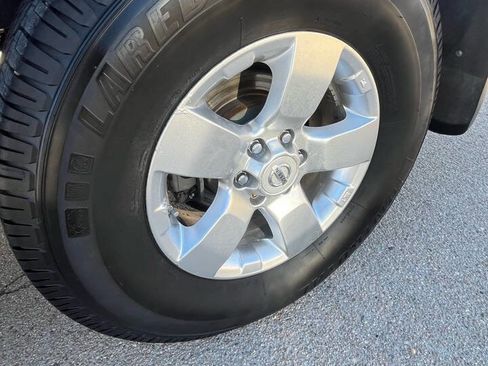 Used 2011 Nissan Frontier SV image 21