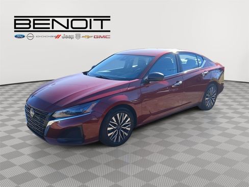 Used 2024 Nissan Altima 2.5 SV image 2