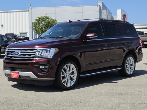 Used 2020 Ford Expedition XLT w/ Equipment Group 202A RWD image 3