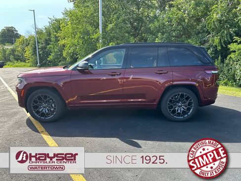 Used 2025 Jeep Grand Cherokee Summit AWD/4WD image 2