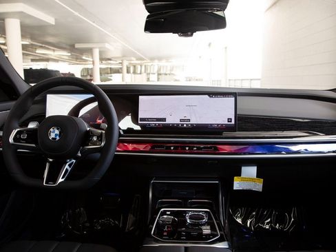 Certified 2025 BMW 760i xDrive w/ Executive Package image 11