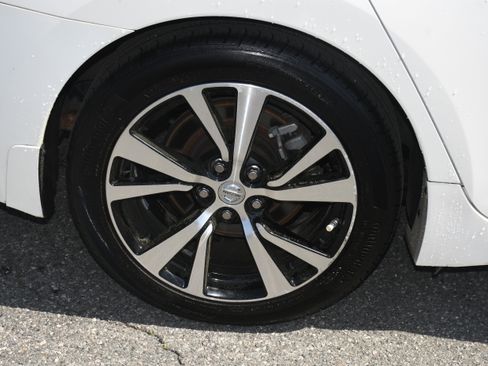 Used 2018 Nissan Maxima Platinum image 23