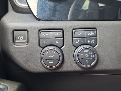 Used 2023 Chevrolet Silverado 1500 LT Trail Boss w/ LT Trail Boss Premium Package AWD/4WD image 25