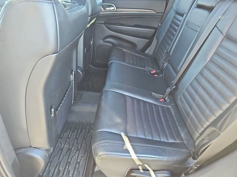 Used 2018 Jeep Grand Cherokee Limited image 17