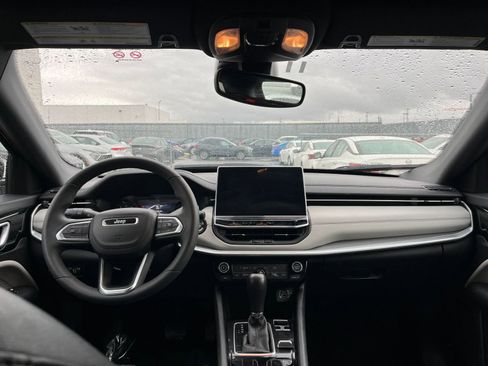 Used 2025 Jeep Compass Limited image 34