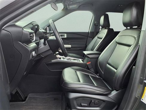 Used 2023 Ford Explorer XLT w/ Equipment Group 202A image 12