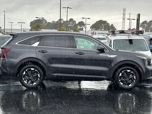 New 2026 Kia Sorento S image 3