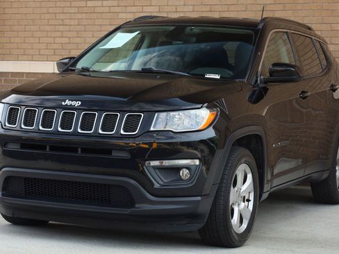 Used 2019 Jeep Compass Latitude FWD image 5