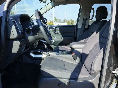 Used 2023 Nissan Frontier SV image 7