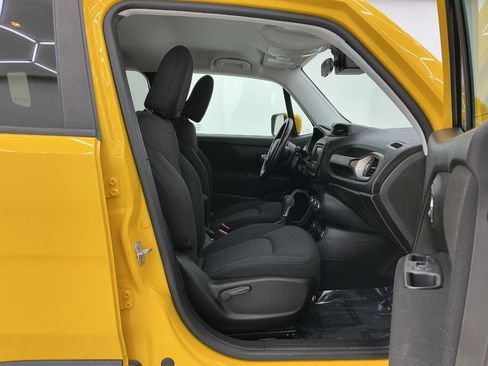 Used 2017 Jeep Renegade Latitude w/ Cold Weather Group AWD/4WD image 15