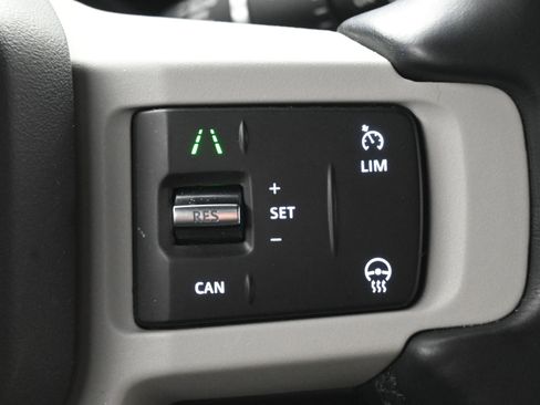 Used 2023 Land Rover Defender 110 X-Dynamic SE image 21