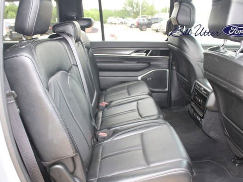 Used 2024 Jeep Wagoneer L Series II RWD image 13
