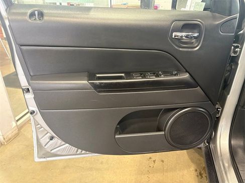 Used 2016 Jeep Patriot High Altitude image 16