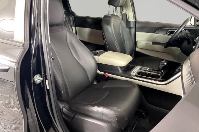 Used 2022 Kia Carnival LX FWD image 27