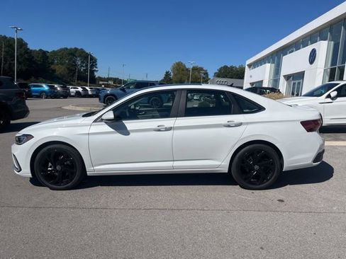 New 2026 Volkswagen Jetta SE FWD image 3