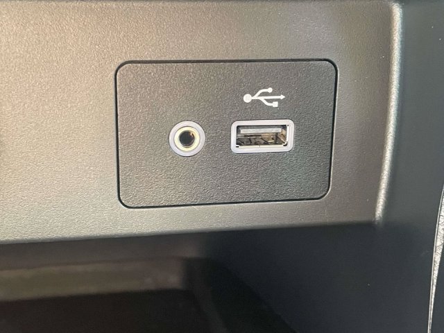 Used 2025 Nissan Versa SV w/ Trunk Package FWD image 20