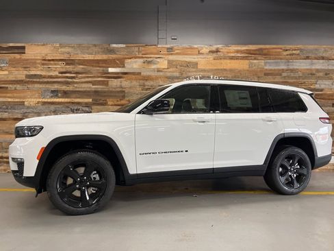 New 2025 Jeep Grand Cherokee L Limited w/ Black Appearance Package image 17