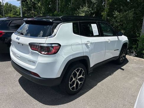 Used 2025 Jeep Compass Limited AWD/4WD image 2