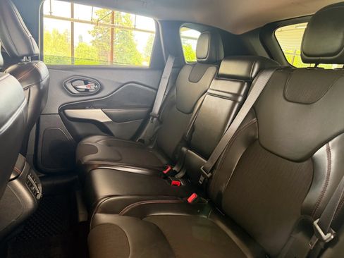 Used 2018 Jeep Cherokee Trailhawk w/ Trailer Tow Group AWD/4WD image 23