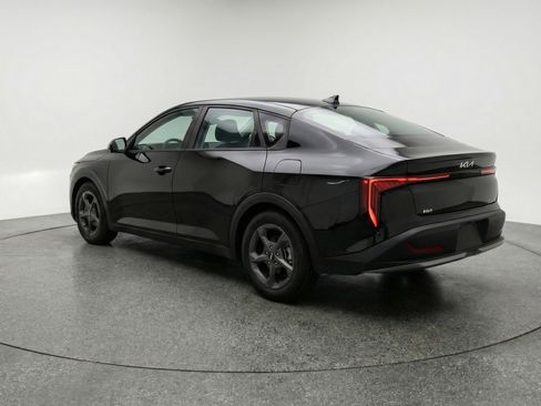 Used 2025 Kia K4 LXS FWD image 6