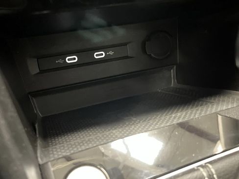 Used 2022 Volkswagen Taos SEL image 23