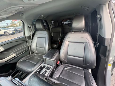 Used 2023 Ford Explorer XLT w/ Equipment Group 202A RWD image 15