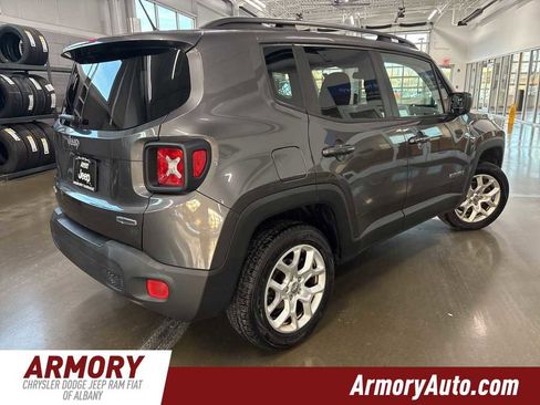 Used 2016 Jeep Renegade Latitude image 4