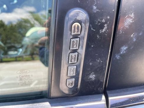 Used 2009 Ford Taurus SE FWD image 21