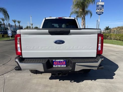 New 2026 Ford F250 XLT w/ FX4 Off-Road Package image 4