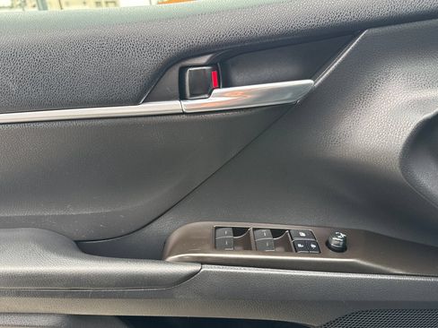 Used 2023 Toyota Camry SE FWD image 11