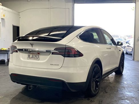 Used 2020 Tesla Model X Long Range image 4